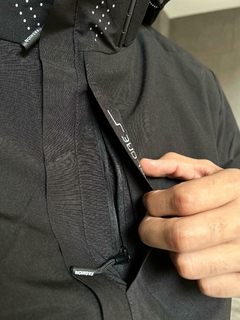 Campera rompeviento - Capucha desmontable - comprar online