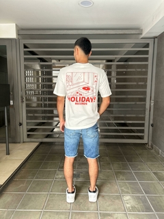 REMERA "HOLIDAYS" - Modelo Oversize con doble estampa - Lisboa