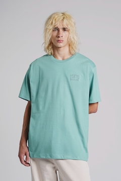 REMERA DEXTER - Modelo Over con Bordado - Lisboa