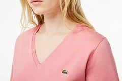 REMERA DE MUJER DE ALGODÓN PIMA CON CUELLO DE PICO LACOSTE - TF 0899 - QDS - By Marconi Boutique - Lacoste 