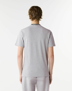 Imagen de REMERA DE PIQUÉ CON CUELLO DE JACQUARD LACOSTE - TH 7488 - CCA
