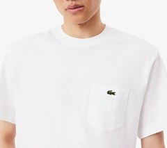 REMERA DE ALGODÓN CON BOLSILLO LACOSTE - TH 2827 - 001 - tienda online
