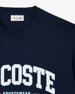 REMERA DE ALGODÓN CON INSCRIPCIÓN LACOSTE - TH 6565 - 166 en internet