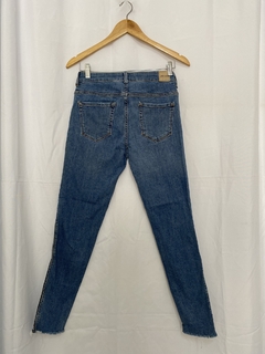 CALÇA JEANS SKINNY ZARA (38) - Pimenta Cereja Brechó