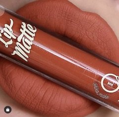 Batom lip matte Latika