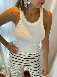 MUSCULOSA DETALLE BRODERI