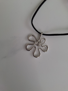 Choker colgante flower en internet