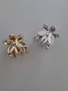 Broche flor dorado y plateado