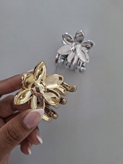 Broche flor dorado y plateado - comprar online