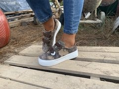 Zapatilla Olivia de Cuero Color Camuflada con Tiras Chocolate en internet