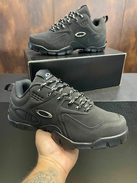 OAKLEY STRATUS BLACK