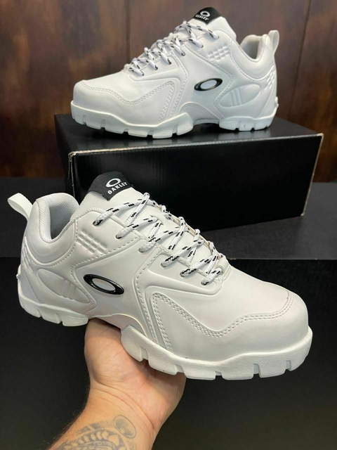 OAKLEY STRATUS WHITE fab. PREMIUM