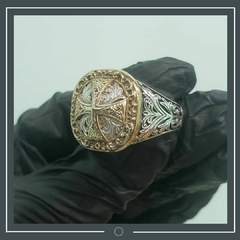Anel Cruz de Malta em prata com detalhes em ouro 18k