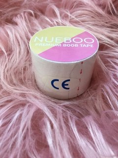 Imagen de Cinta Boob tape color nude + 2 Pezoneras (1 par) + Bolsa muy cute para guardar