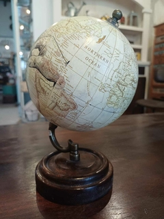 Globo terráqueo base madera (K1017)