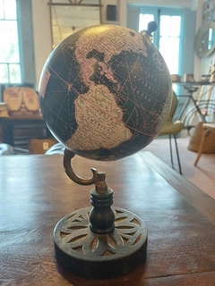 Globo terráqueo chico, base de madera tallada (K1020)