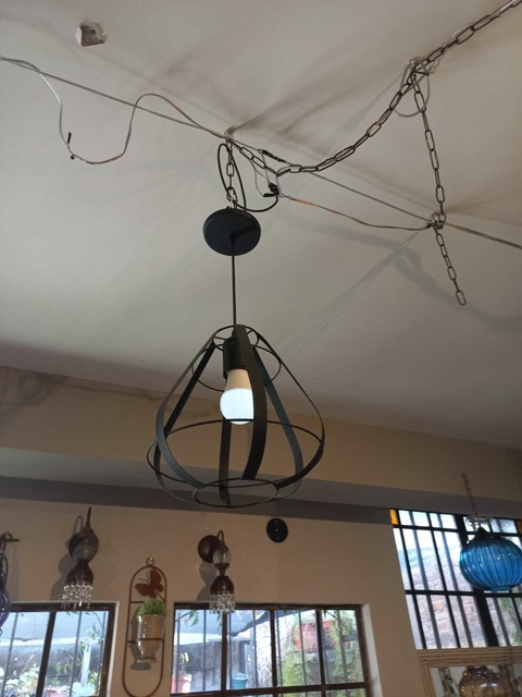 Lámpara flejes negra
