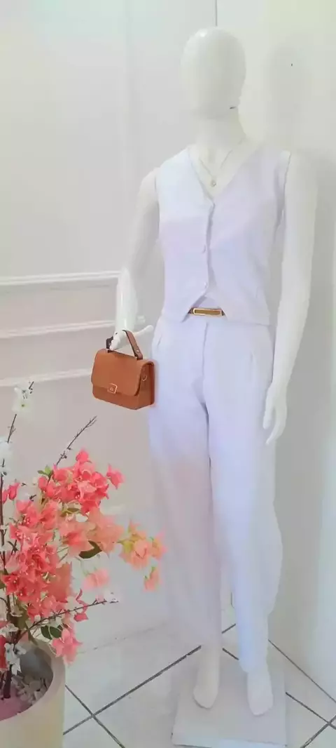 Colete de Alça Larga e Botões - Alfaiataria