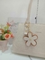 Bolsa Grande c/ Chaveiro de Flor na internet