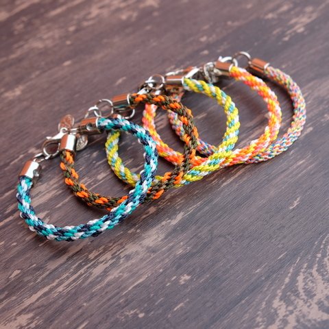 Pulseira cilindrica em microcord 4 cores