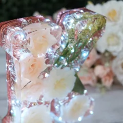 Luminária | Letra grande com flores artificiais