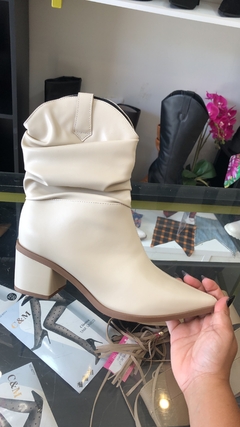Bota Texana Cano Curto Slouch Off White - comprar online