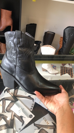 Bota Texana cano curto couro legítimo Preta Bordada - comprar online