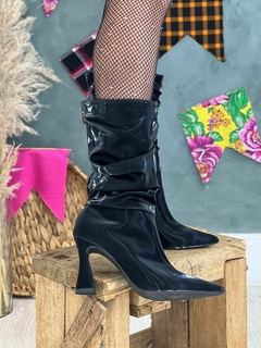 Bota Slouch Salto Taça Preta Glossy