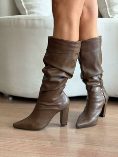 Bota Slouch Salto Bloco Café - comprar online