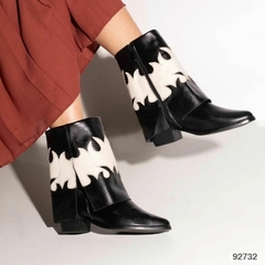 Bota Couro Legitimo Preta e Branca capa baixa - comprar online