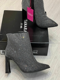 Bota Cravejada Luxo Salto Slim