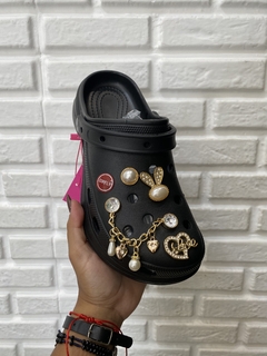 Sandalia Crocs Preta - Donna Bakana