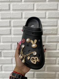 Sandalia Crocs Preta na internet