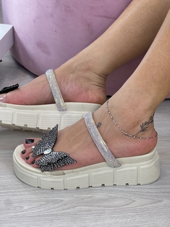 Flat New Butterfly Branca na internet