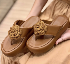 Flat Virginia Flor de Crochê Marrom - comprar online