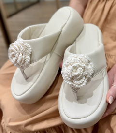 Flat Virginia Flor de Crochê Off White - comprar online