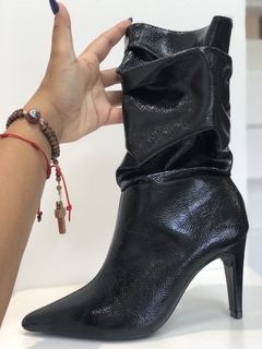 Bota Slouch Salto Fino Glow Preta - comprar online