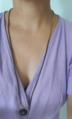 Colar longo com cristais negros banhado a ouro - comprar online