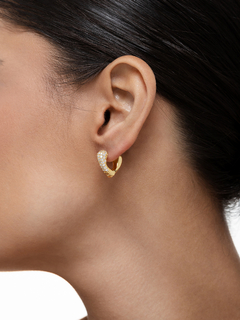 Brinco argola coração com detalhes em zirconias banhado a ouro 18k - comprar online