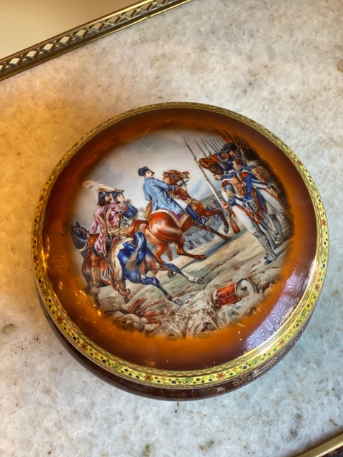 Caixa tcheca com cena de Napoleão