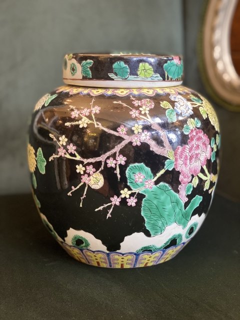 Potiche em porcelana oriental