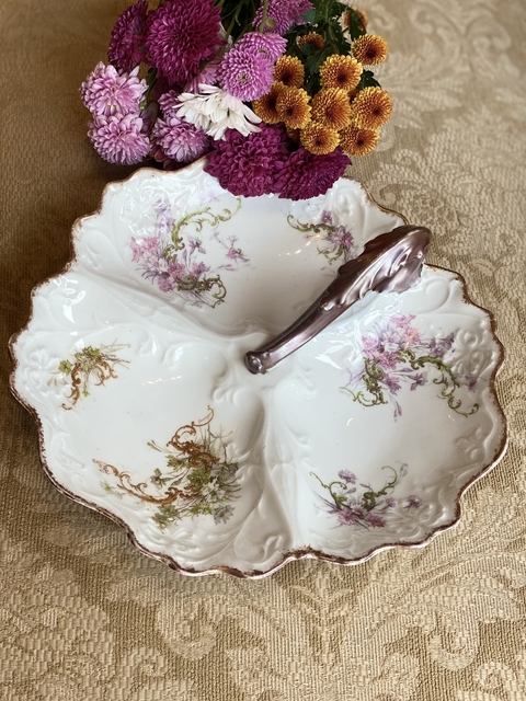 Petisqueira em porcelana europeia