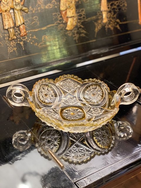 Centro de mesa em cristal lapidado com alças