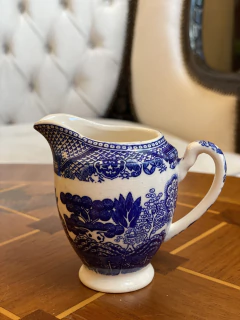 Conjunto de café “pombinhos” na internet