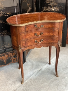 Mesa de cabeceira “rim” - comprar online