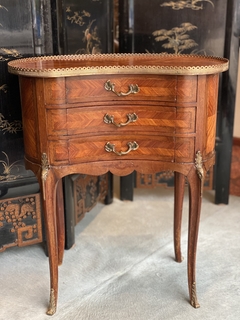Mesa de cabeceira “rim” - comprar online