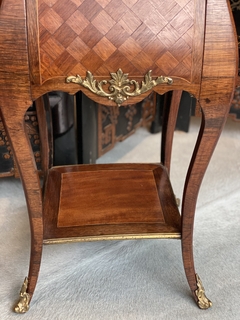 Mesa de apoio Louis XV na internet