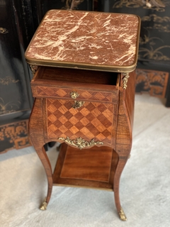 Mesa de apoio Louis XV na internet