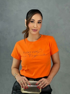 T-Shirts CLUB - Tudo Vem no Tempo Certo - Manay T-Shirts - Loja de Fábrica 