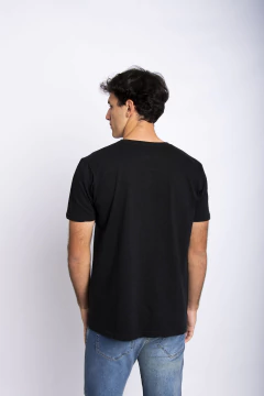 REMERA BASIC FLAME NEGRA - tienda online